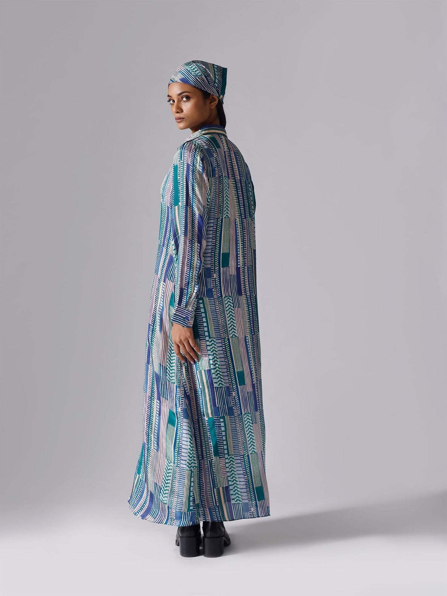 Nriti S (Balsamic finegear) in Geometric Blue Dress