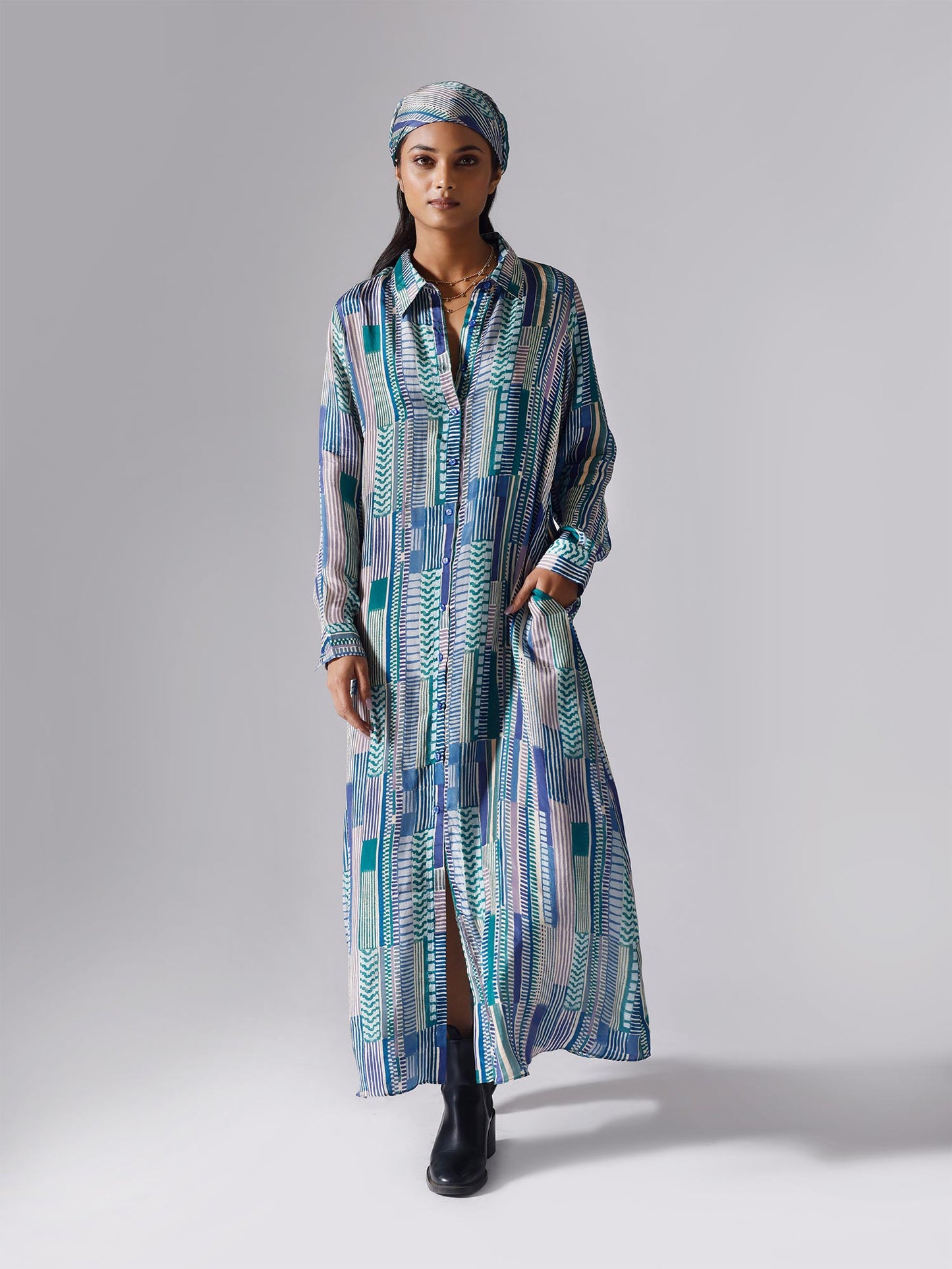 Nriti S (Balsamic finegear) in Geometric Blue Dress